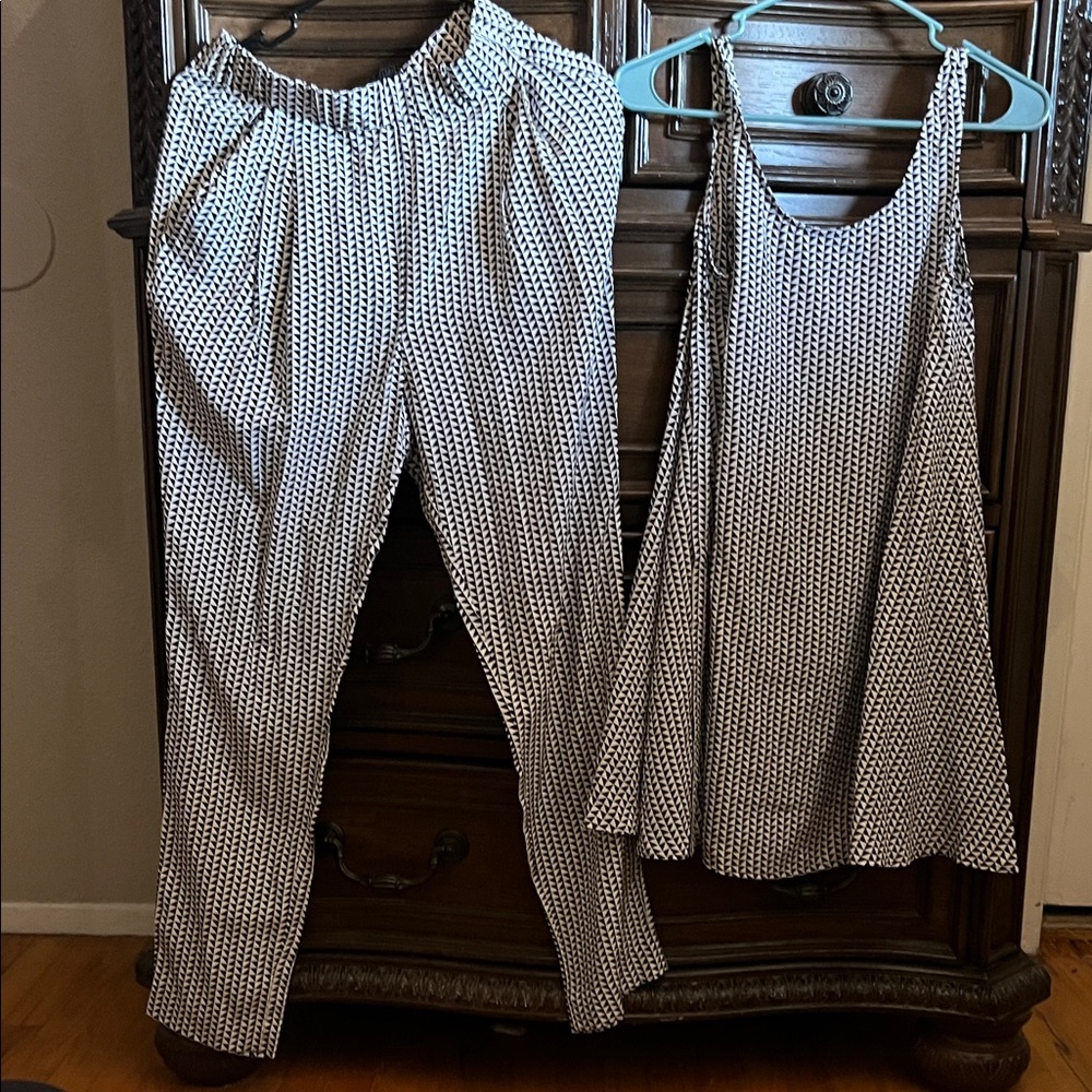 Joan vass Black & White Geo Print Tank and Pants Set 100% silk
